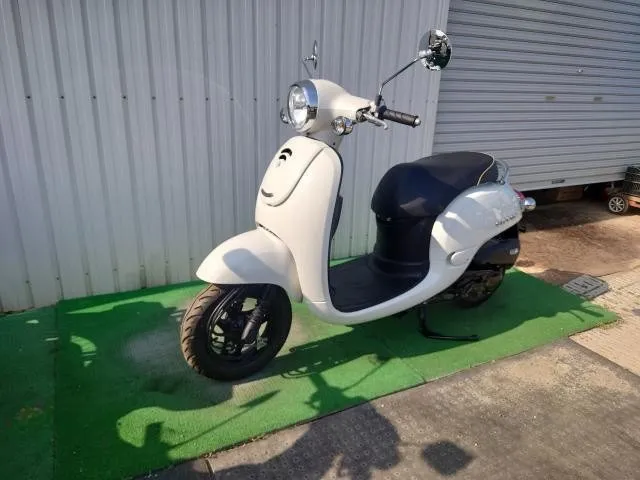 劣化などがあるため納車時にバッテリー、タイヤなどは交換しております