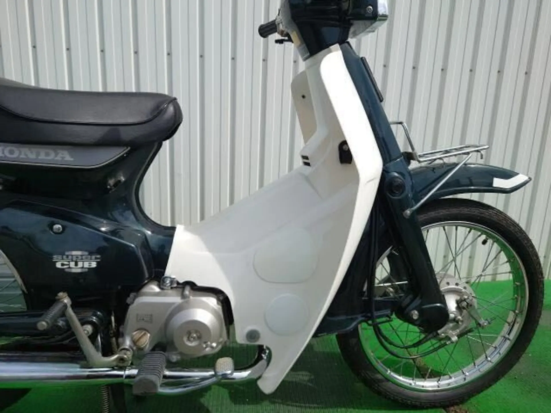 綺麗なレッグシールドです